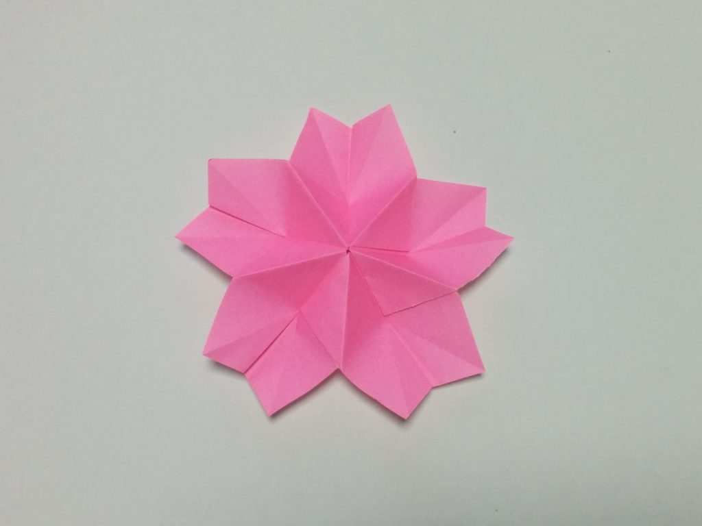 折り紙で桜の折り方 簡単に立体的な花びらを作ろう くまのお役立ちサイト