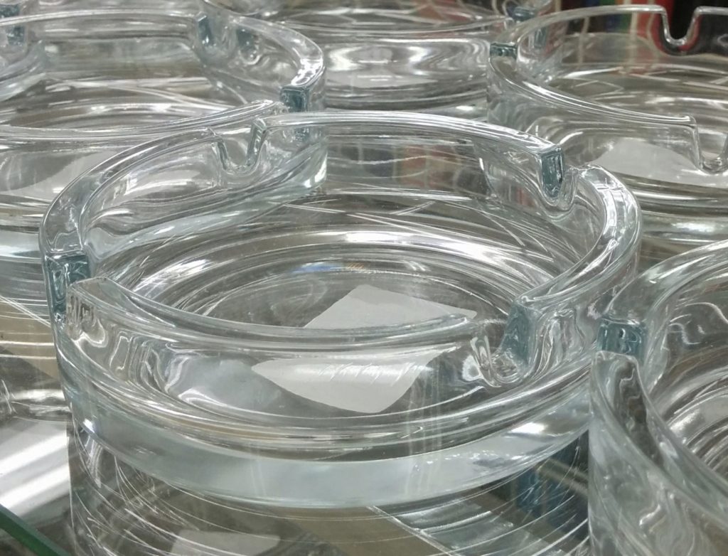 ダイソーの灰皿が種類豊富 ガラス製からお洒落なものまで見ていこう くまのお役立ちサイト